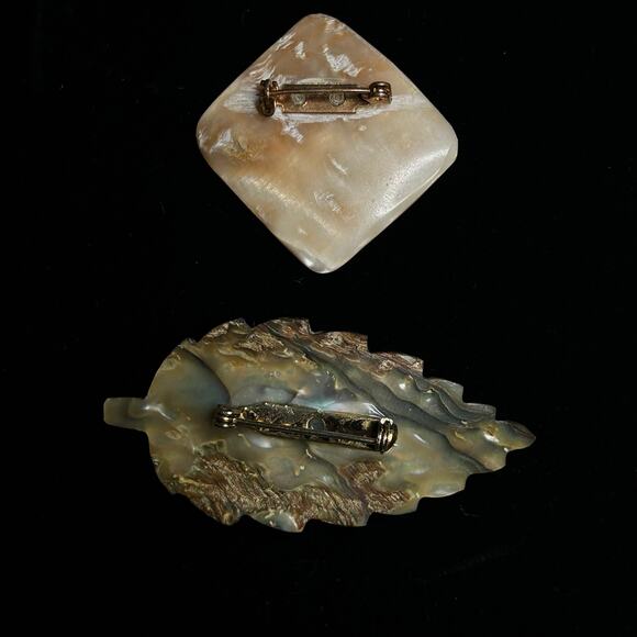 2 Vintage Mother of Pearl M.O.P. Leaf and Square Brooches/Pins 1.25x2.5in - Picture 7 of 8